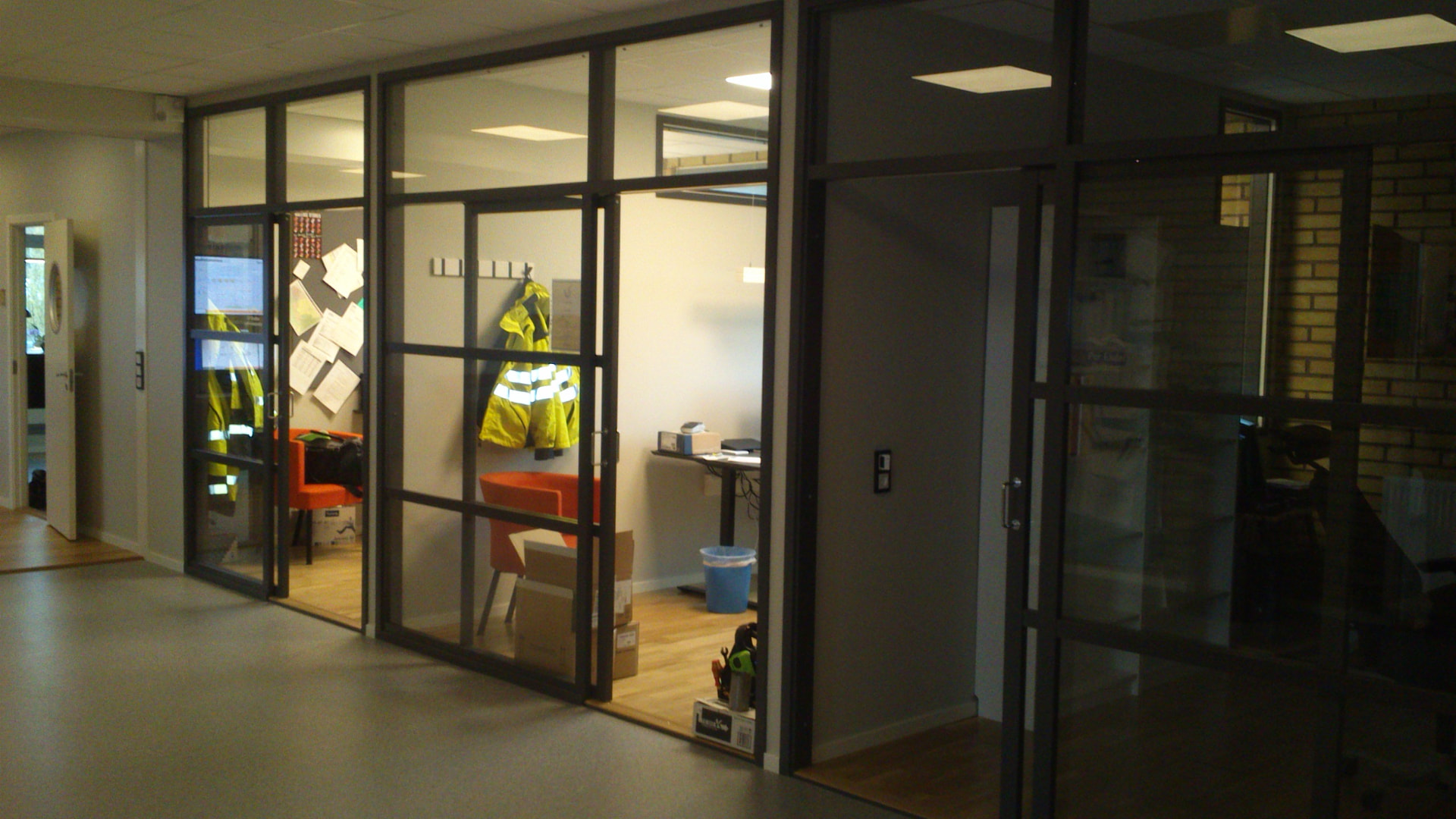Glasparti i kontorsmiljö — Renovering