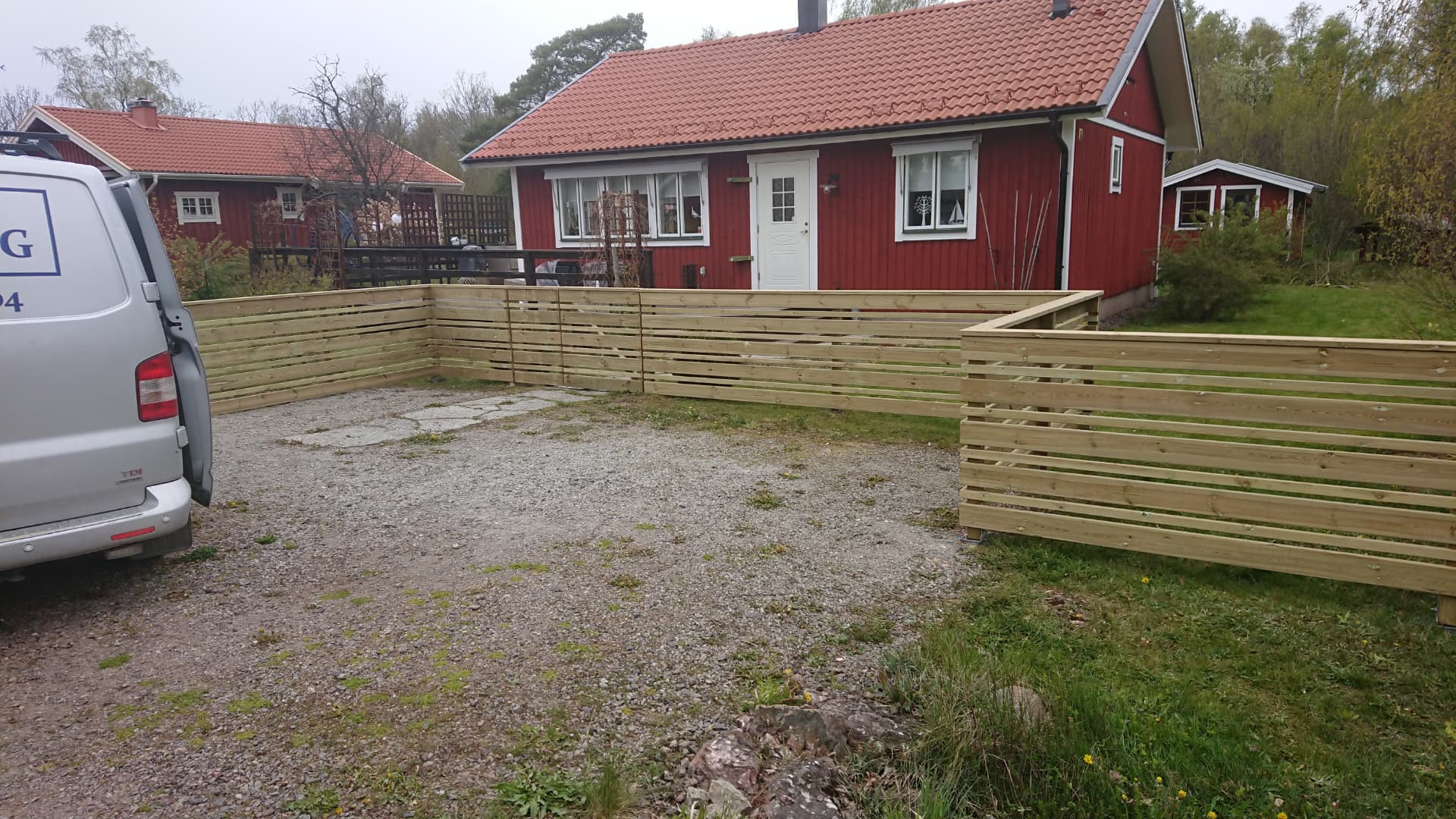 Staket runt parkering — Staket