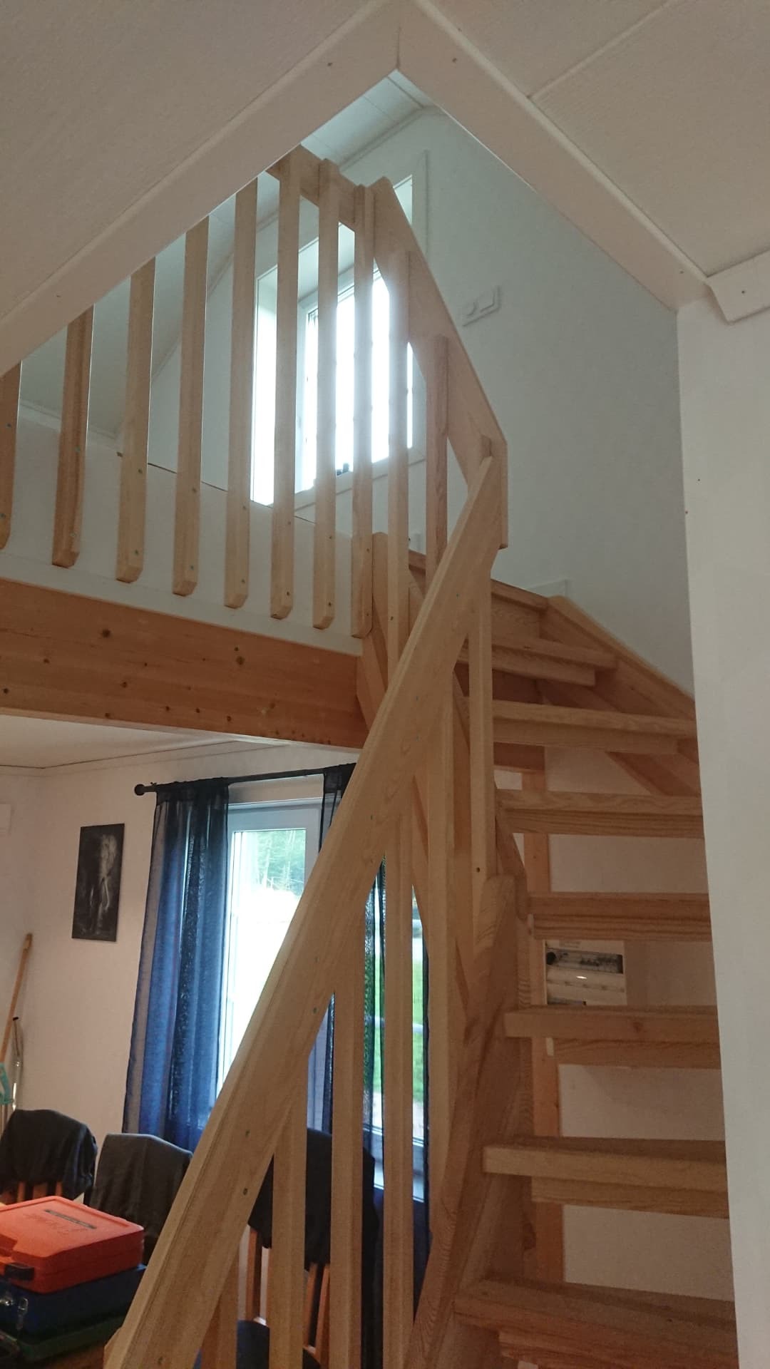 Trätrappa i renoverat hus — Renovering