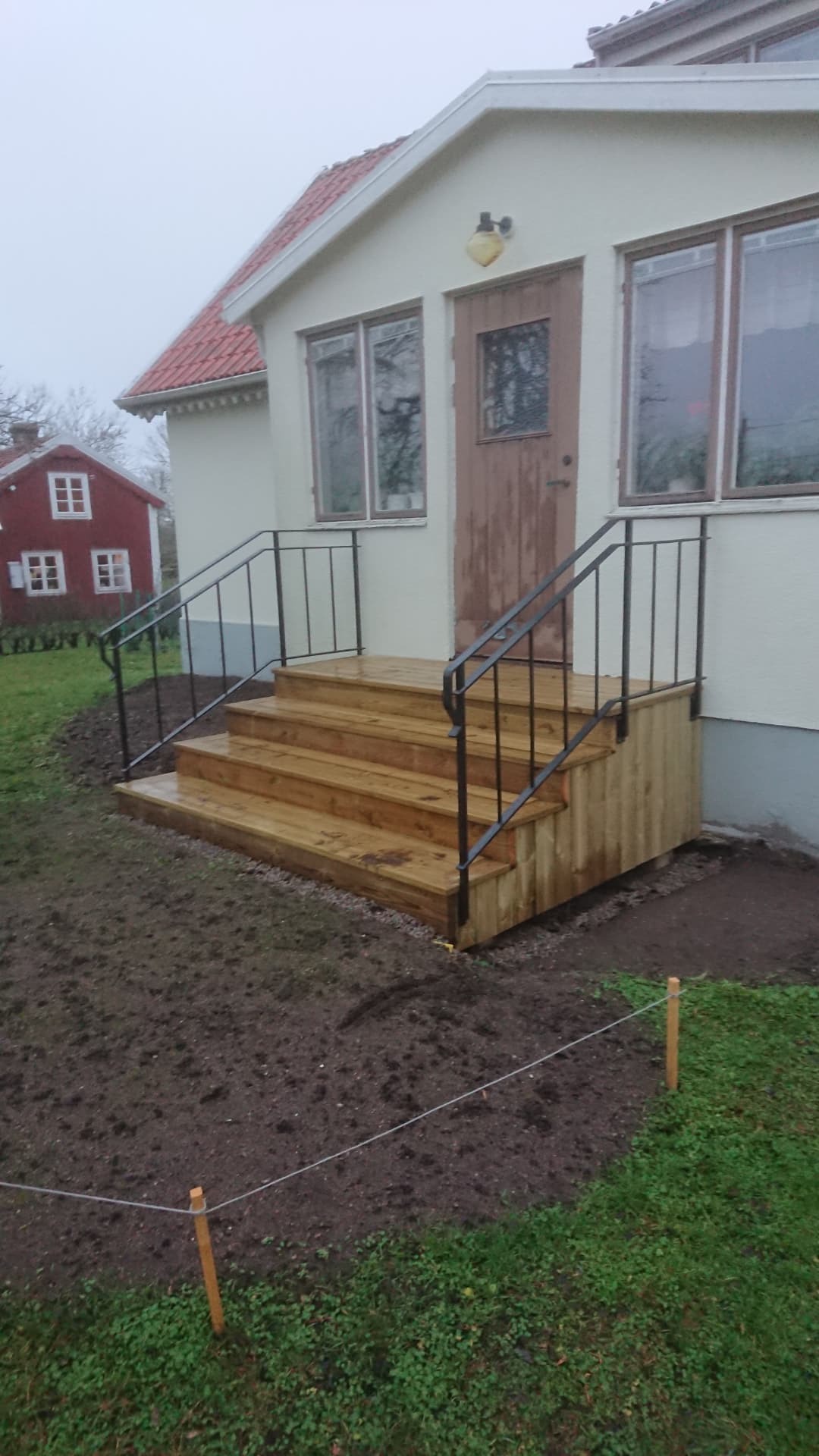 Uteplats med trappa och räcke — Trappor
