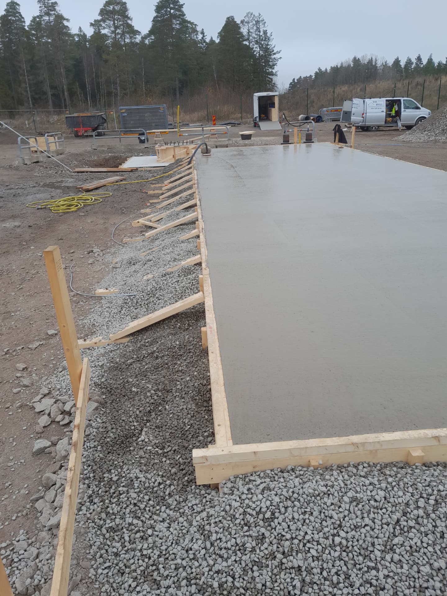 Betongplatta under gjutning — Gjutning