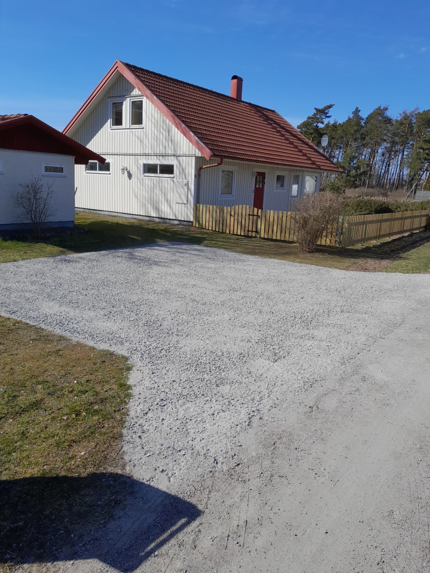Färdig grusad uppfart — Markarbeten – Stenläggningar