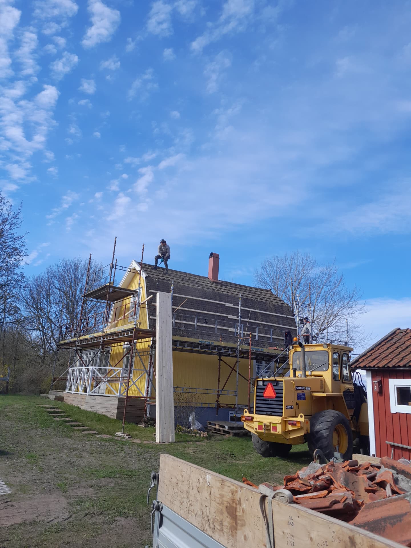 Takbyte på gult hus — Takbyten