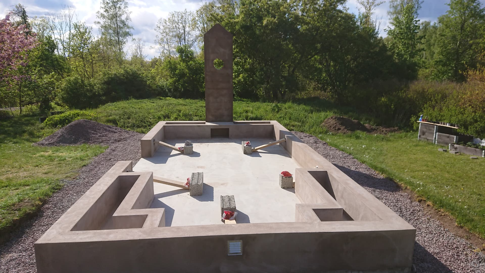 Murt monument med sockel — Murning