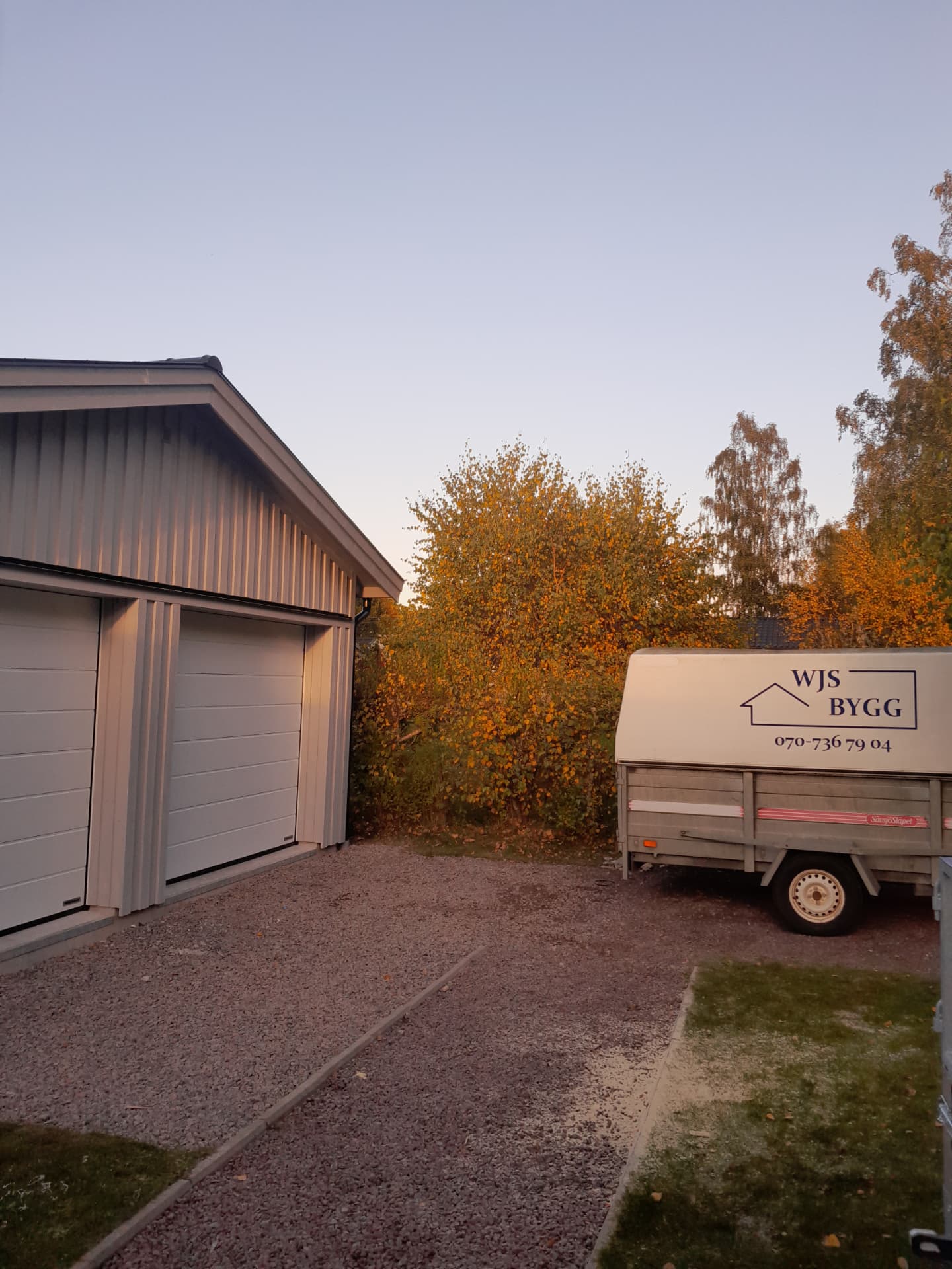 Dubbelgarage med WJS-bil — Tillbyggnad